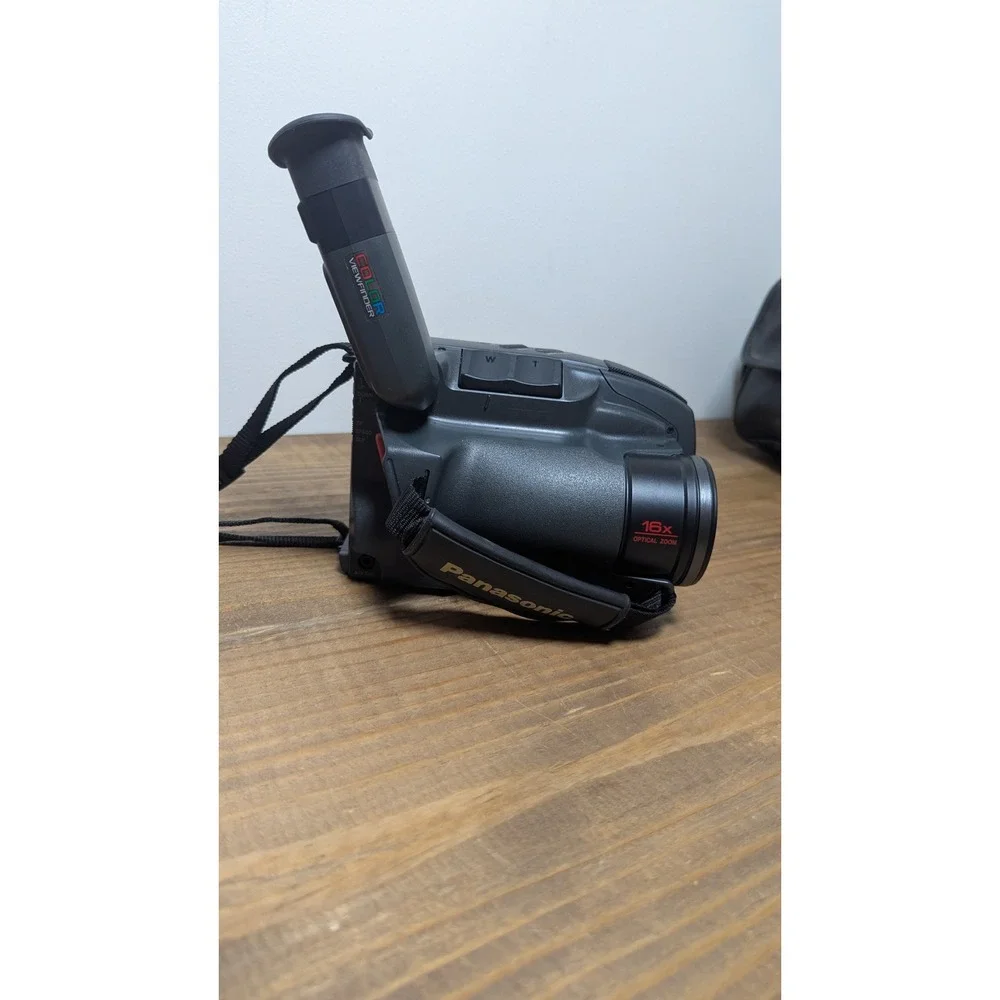 Panasonic Palmcorder IQ PV-A396D VHS-C Camcorder 16x Zoom Bundle with Bag‎ Tapes